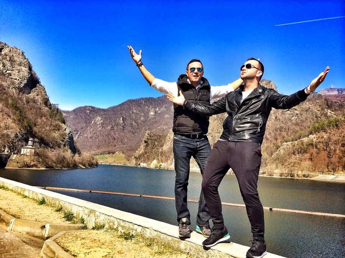 Morar și Buzdugan în cel mai instagramabil loc pentru selfie de pe Valea Oltului Foto Mihai Morar