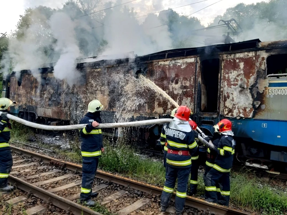 incendiu locomotiva caras severin