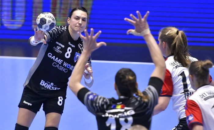 Cristina Neagu a marcat 9 goluri în manșa tur a sferturilor Ligii Campionilor (FOTO: Sportpictures)