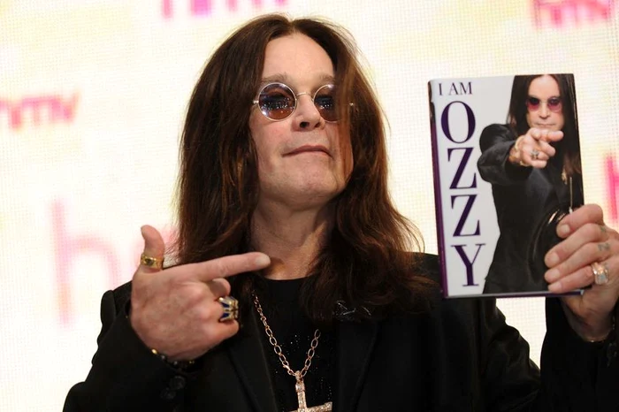 
    Astăzi, Ozzy Osbourne este un septuagenar suferind @profimediaclickpentrufemei.ro  