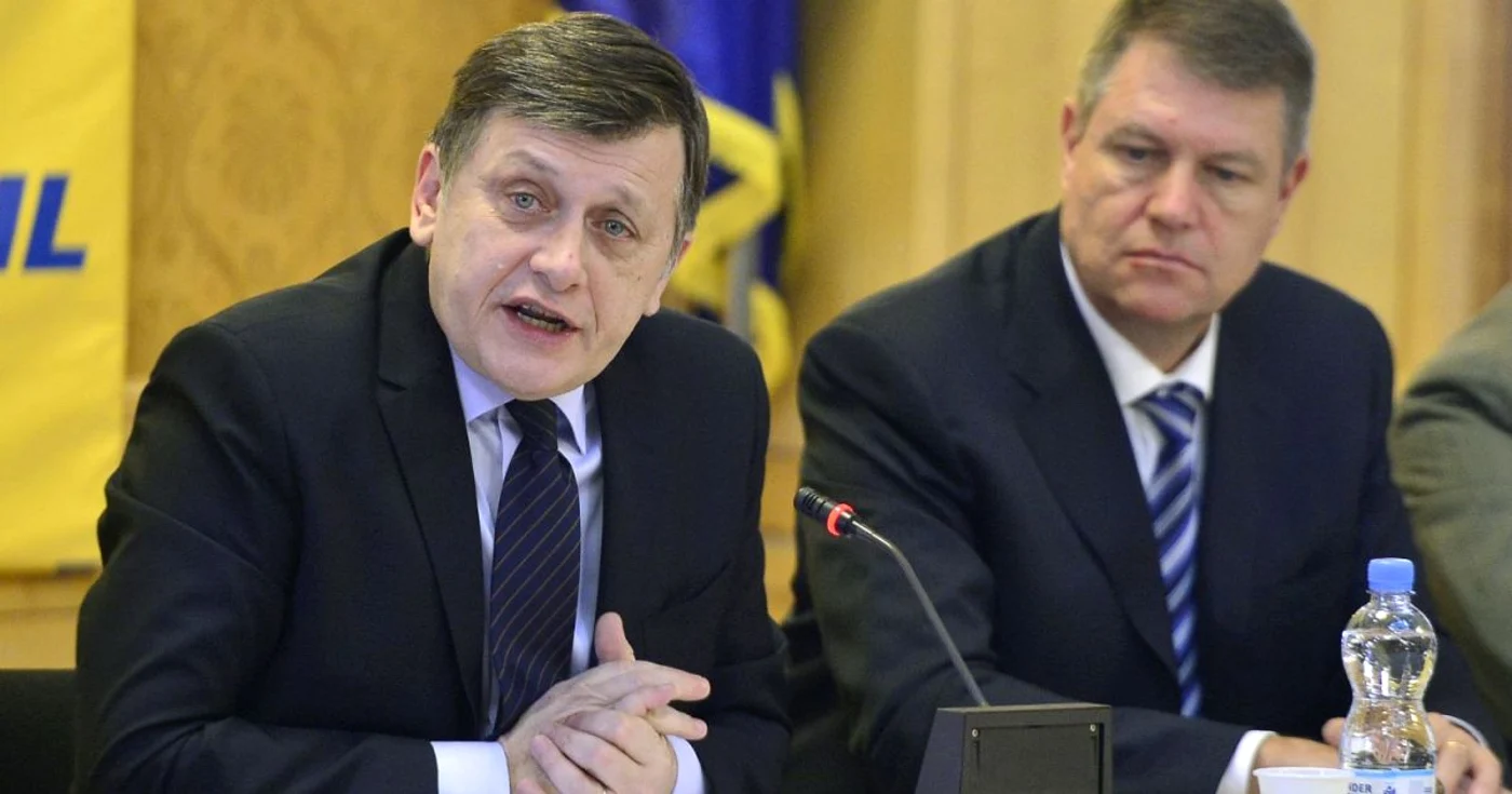 Liderul PNL, Crin Antonescu, şi primarul Sibiului, Klaus Iohannis FOTO Mediafax