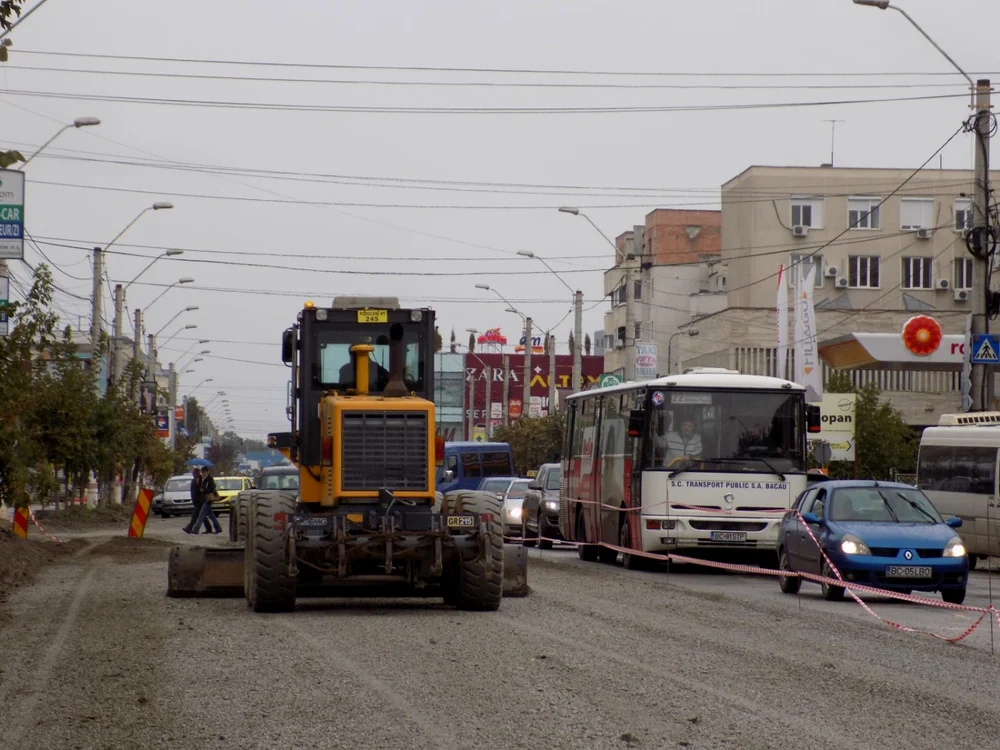 Primăria Bacău a favorizat căştigătorul licitaţiei la
strada Ştefan cel Mare, realizată cu fonduri europene FOTO Mircea Merticariu
