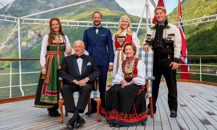 Regele Harald, Regina Sonja, Printul Haakon, Printesa Mette Marit, Printul Sverre Magnus si Printesa Ingrid Alexandra la nunta din Norvegia Printesa Martha Louise cu Durek Verret profimedia 0903435870 jpg