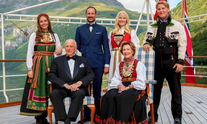 Regele Harald, Regina Sonja, Printul Haakon, Printesa Mette Marit, Printul Sverre Magnus si Printesa Ingrid Alexandra la nunta din Norvegia Printesa Martha Louise cu Durek Verret   profimedia 0903435870 jpg