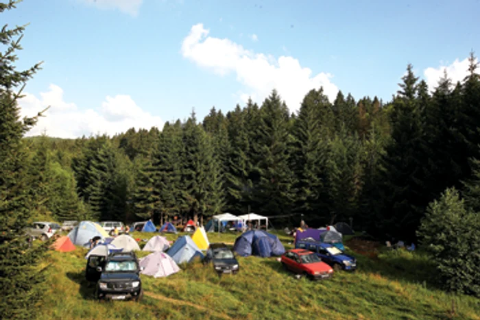 Hunedoara: Chilipir: cultură la cort