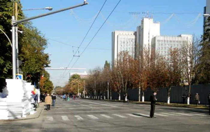 Bulevardul Ştefan cel Mare a fost redeschis în această dimineaţă. FOTO Adevărul Moldova