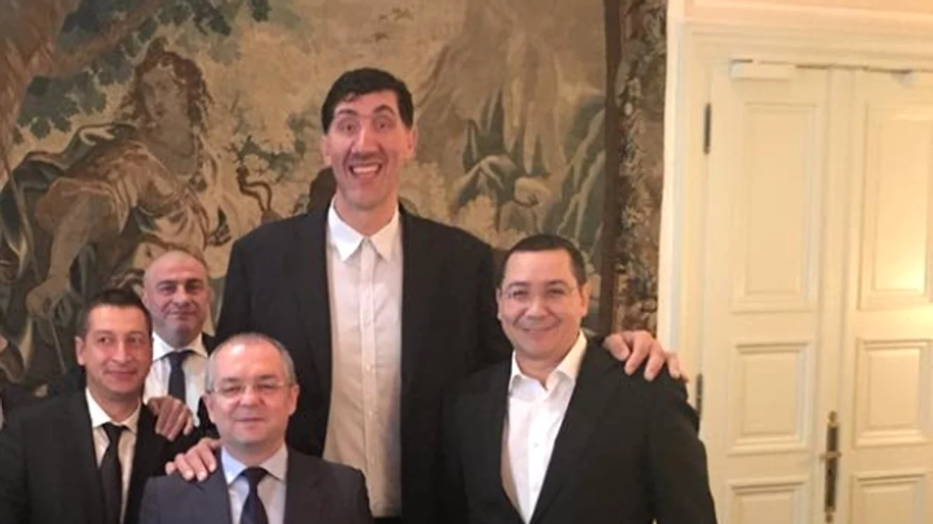 Ponta și Boc au publicat imaginile pe FacebookFoto: Arhiva personală