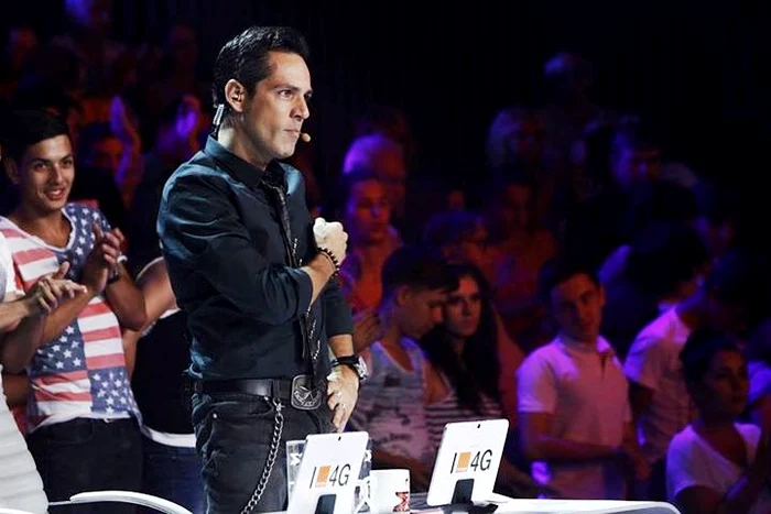 
    Ştefan Bănică Jr. i-a ales pe cei trei finalişti din echipa "Peste 20 de ani"Foto: Antena 1  