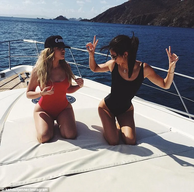 kendall jenner şi khloe kardashian jpeg