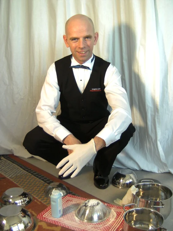 Miroslaw Magola, omul magnet (Photoland / Caters)