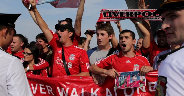 Suporterii i-au salutat pe fotbaliștii de la Liverpool și Manchester United. Foto: Tudor Iovu