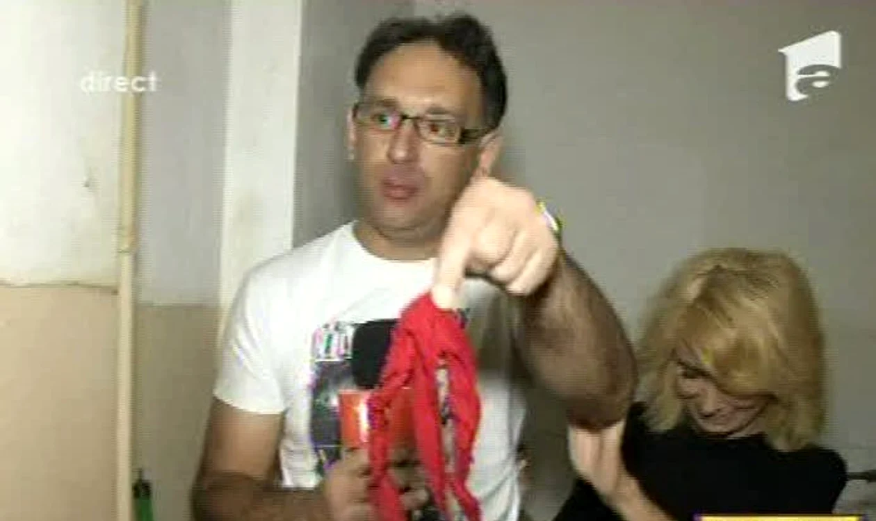 
    Daniela Gyorfi, şocată de mizeria din casa Ioanei Tufar (Foto: captură video Antena 1)  