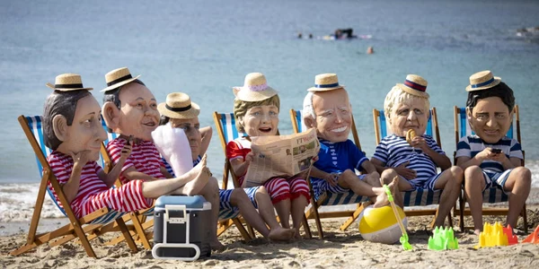 activisti ai oxfam purtand mastile liderilor g7 foto epa efe