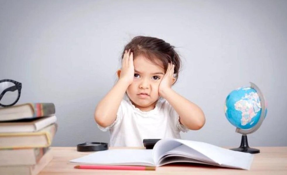 O familie oferă 200.000 de euro unui tutore pentru a transforma copilul de un an într-un „gentleman englez”