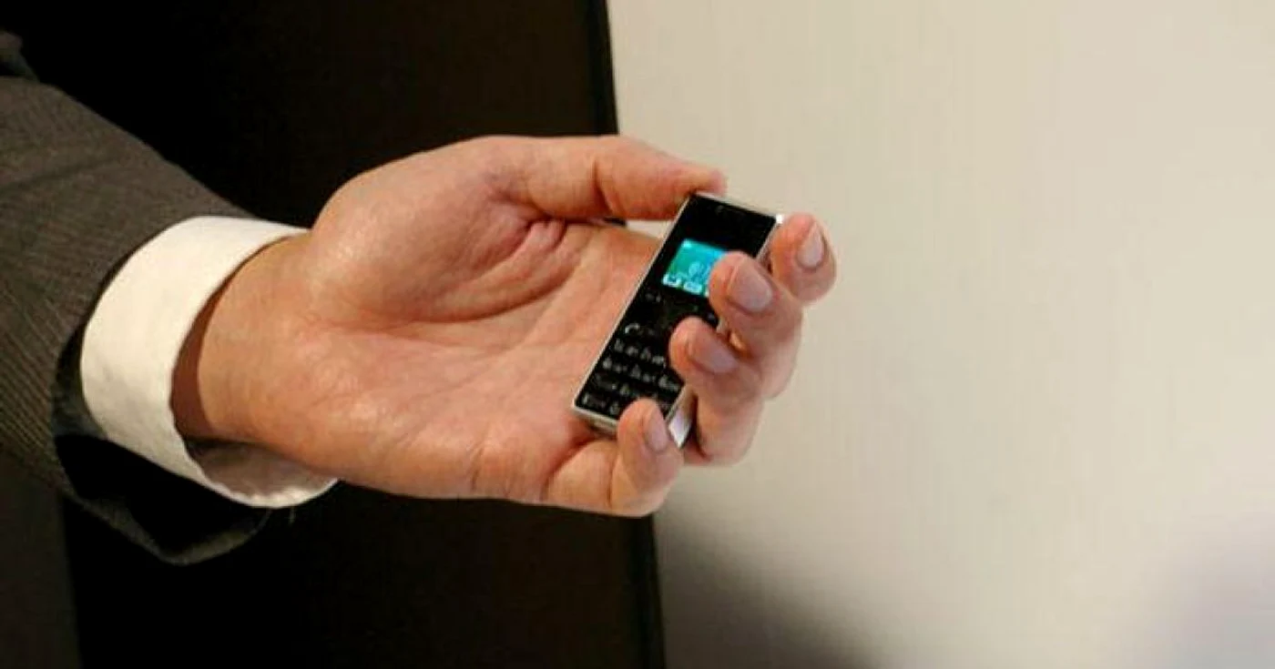 Telefoanele mici sunt uşor de introdus în puşcării FOTO huyandex.com