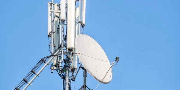 antena gsm cladire antena parabolica foto shutterstock