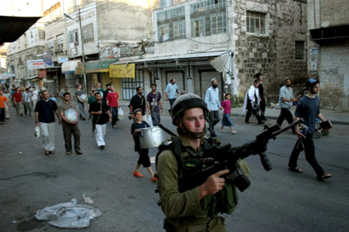 Militar israelian în Hebron FOTO MaanImages
