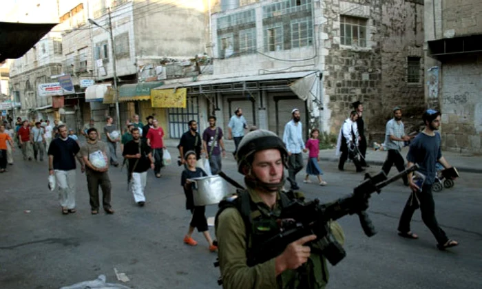 militar israelian in hebron FOTO MaanImages