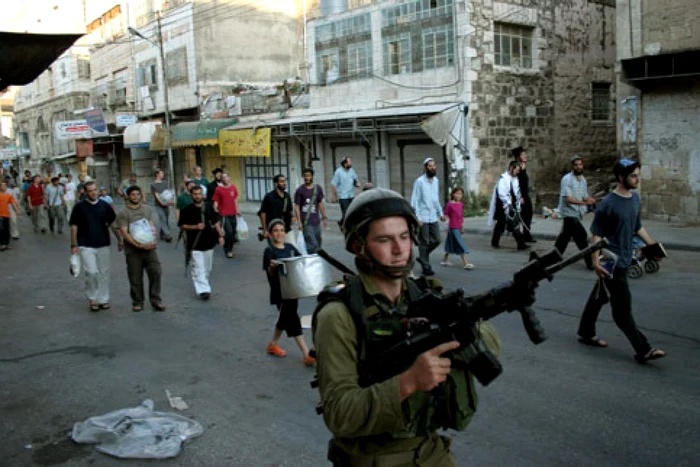 Militar israelian în Hebron FOTO MaanImages