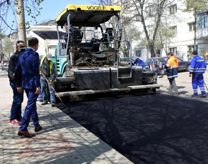 Se asfaltează mai multe străzi din Botoşani FOTO botosaneanul.ro