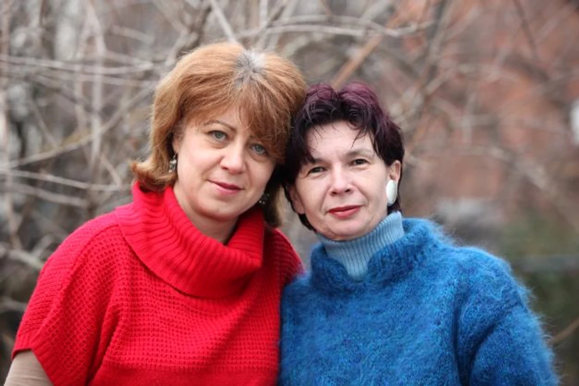 
    Angela Nicolau şi Ana Maria Nazarie, ieşencele care au creat conceptul „Cofeturi şi zaharicale”Foto: Corespondenți Adevărul  
