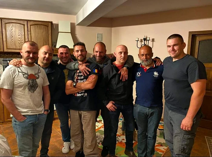 Horațiu Potra și veterani din Legiune. FOTO: Arhivă personala
