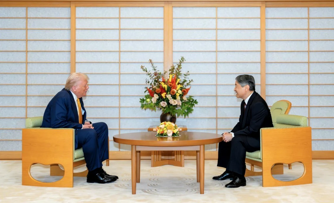 Donald Trump a fost întâmpinat de împăratul Naruhito la Palatul Imperial FOTO: X /@GeopolitixM