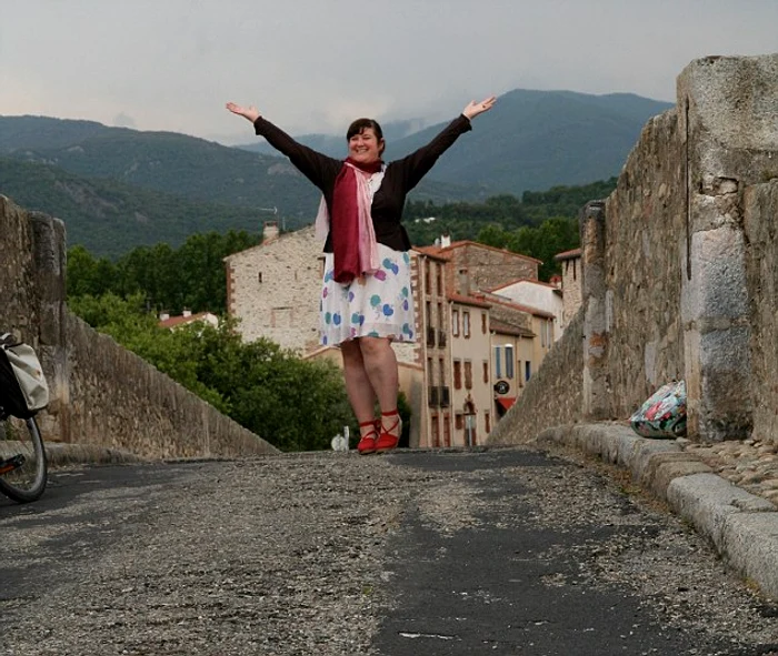 "Soţul" femeii pare neimpresionat de dragostea pe care ea i-o poartă