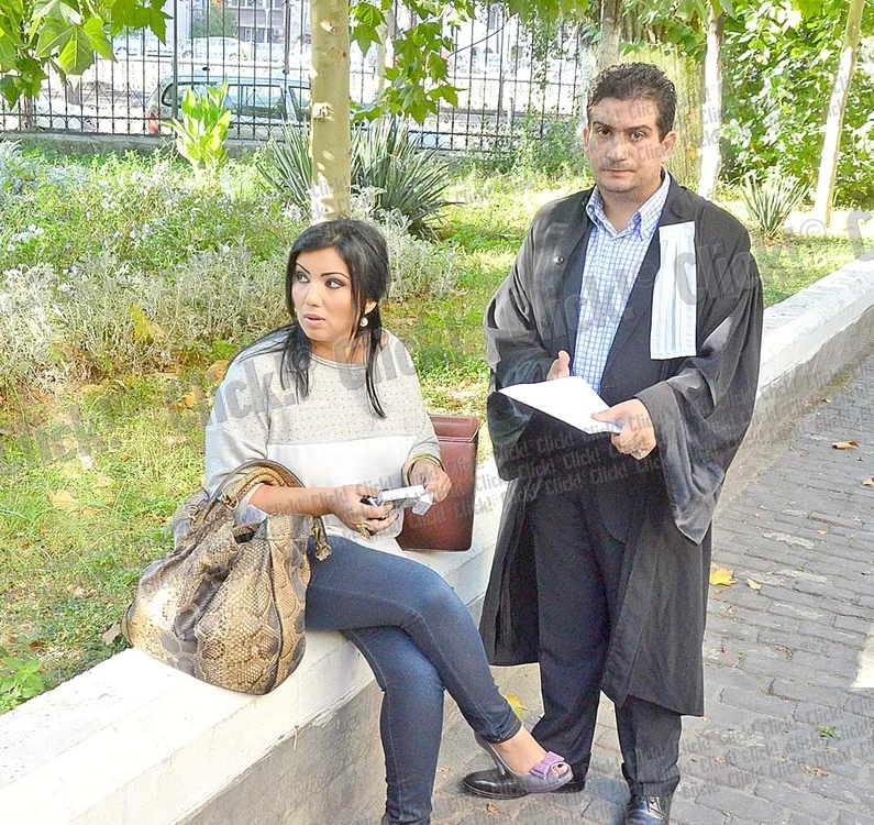 Ora 8.00- Adriana, însoţită de avocatul său, s-a prezentat la Judecătoria Sectorului 6