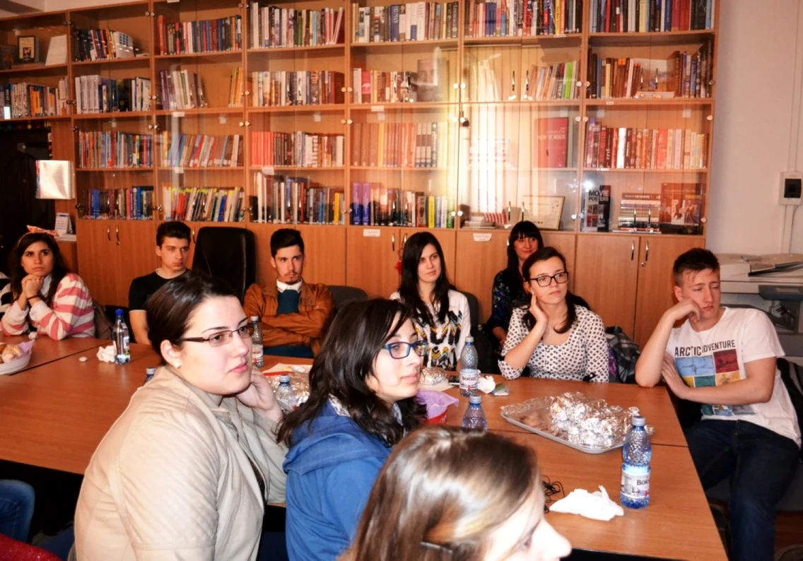 Bursieri Fulbright de la Ambasada SUA susţin conferinţe în Bacău 