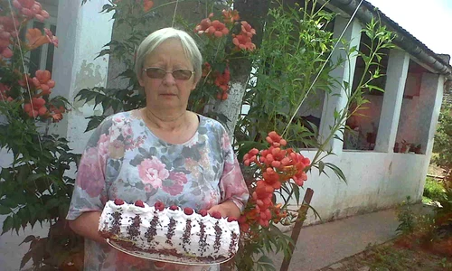 rulada cu crema de branza si visine  jpeg