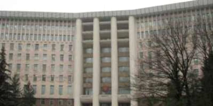 AFP: România ţine pumnii opoziţiei din Moldova