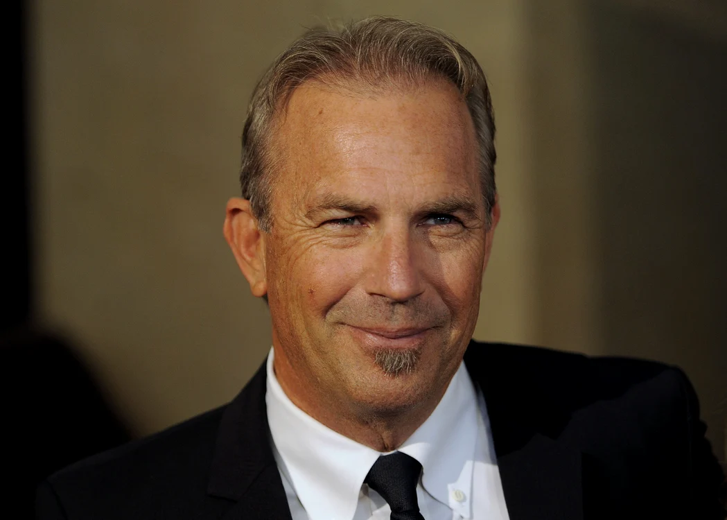 Kevin Costner arer 7 copiifoto: Arhiva personală