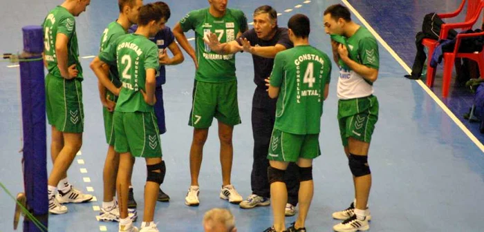 Băieţii de la Dacia nu mai au alte venituri