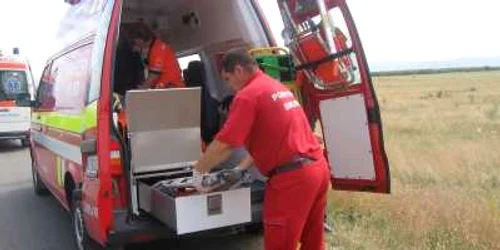 Un bătrân a fost accidentat mortal de un autoturism pe când încerca să traverseze drumul