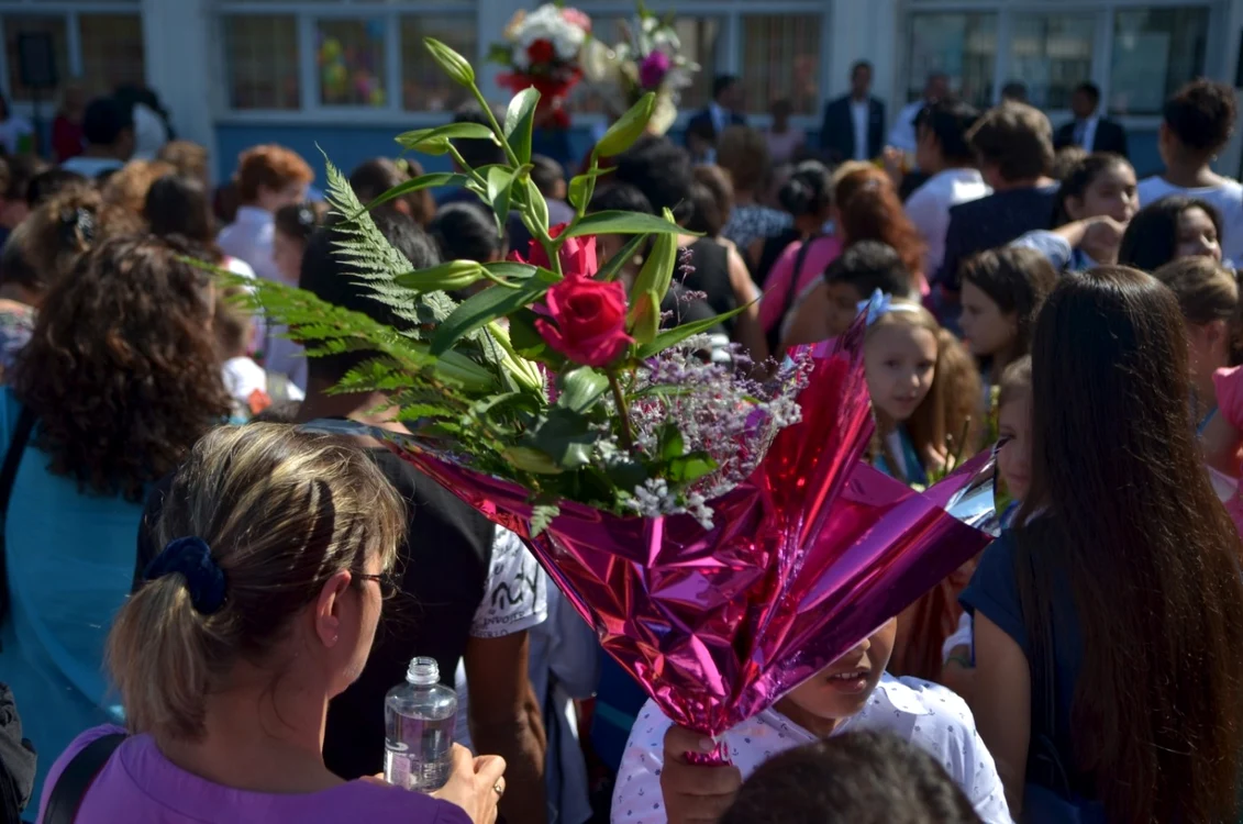 Deschiderea anului şcolar primită cu emoţii şi entuziasm de copii. FOTO David Muntean