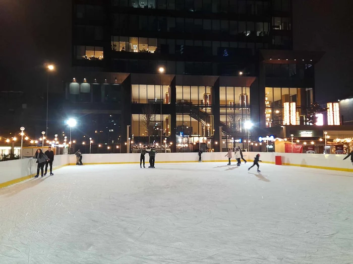 Patinoarul de la Iulius Town FOTO Ștefan Both