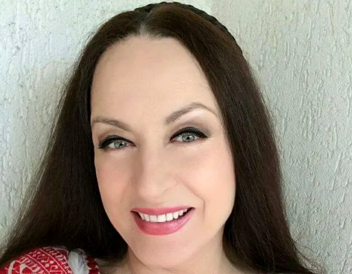 
    Maria Dragomiroiu (60 de ani) este recunoscută pentru părul ei bogat şi lungfoto: arhiva personală  