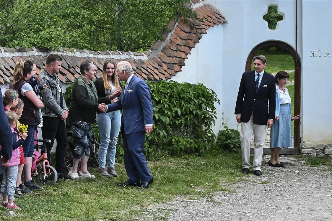 Regele charles în Valea Zălanului. FOTO EPA EFE
