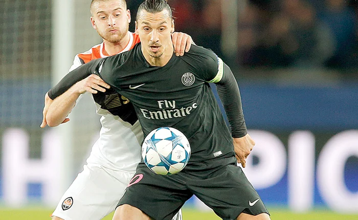 
    Suedezul Zlatan Ibrahimovic  e golgheterul  campionatului  Franţei, cu 15 reuşite  