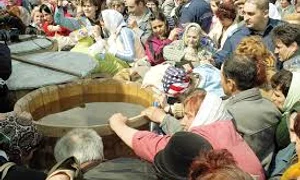 credinciosii langa apa images jpeg