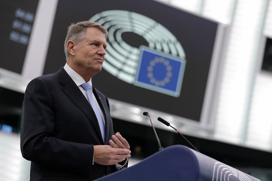 Iohannis nu exclude revenirea într-un partid politic după terminarea mandatului