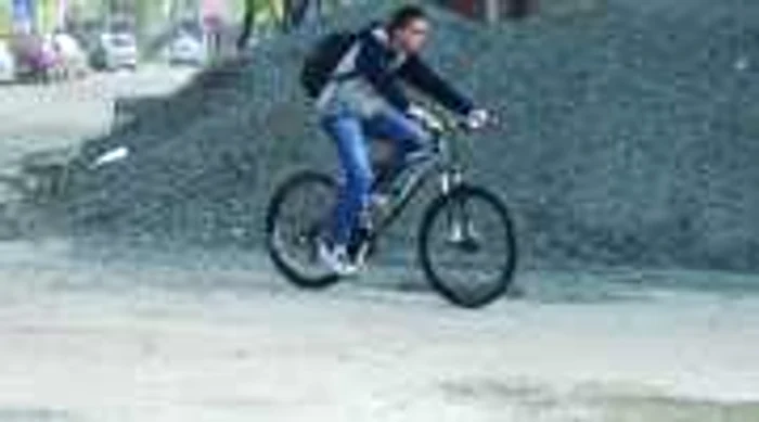 Pe Bulevardul Decebal sunt mai multe puncte de lucru care deranjează trecătorii