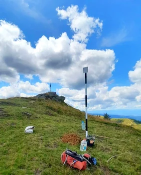 Poteca spre VF Godeanu refăcută  Foto Parcul natural Grădiștea muncelului Cioclovina (8) jpg