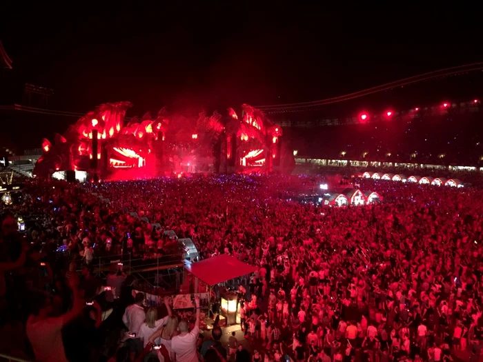 Armin van Buuren umple de fiecare dată stadioanele pe care mixează. Pe Cluj Arena a strâns 63.000 de fani. FOTO: Florina Pop