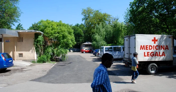 Cadavrele au fost transportate la morgă pentru efectuarea autopsiei 