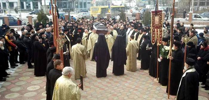 La slujba de pomenire vor lua parte aproape o mie de preoţi din Buzău şi Vrancea FOTO: Iulian Bunilă