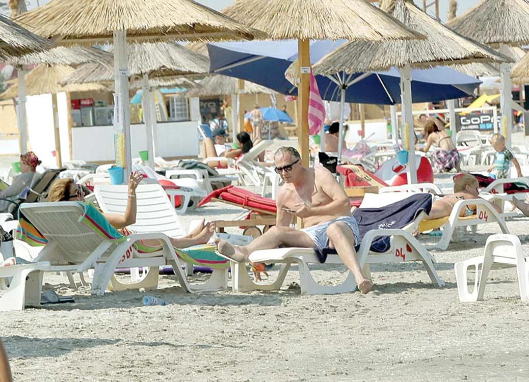 Mihaela i-a arătat soţului  direcţia către bar