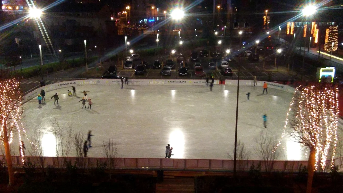 Patinoarul de la Iulius Town FOTO Ş.Both