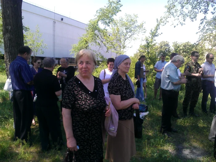 Oamenii le-au comemorat pe victimele înmormântate în Cimitirul Eroilor